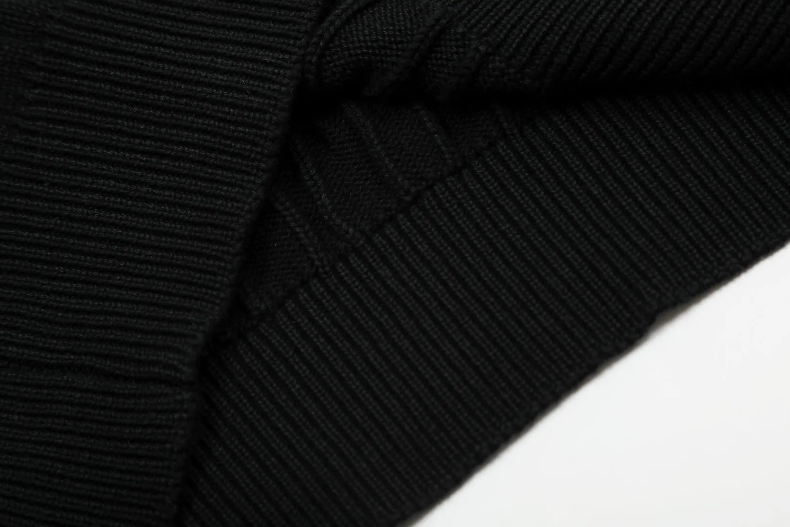 🅿️186 "Top quality" Style number: DS062# (not off the shelves all year round) [Ralph Lauren men's POLO lapel solid color pony embroidered logo knitted short sleeves] ✅Ralph Lauren Ralph Lauren classic basic lapel POLO men's all-season knitted short sleeves ✅Main supplier platform live broadcast Wholesale entity Replacement when out of stock Not off the shelf ✅ZP quality 1:1 version Scan the code to enter the GF website Counter quality ✅Details and quality are the only one in Guangzhou. Imported quality cotton yarn, focusing on high-end, cost-effective. Needless to say good quality. ✅The version restores the original version. The maximum size can be worn up to 200 pounds. Loose, comfortable and stress-free. ✅The upper body is simple and easy to match. A must-have for men. Good-looking clothes are never picky. A must-have for men's wardrobe. Size: S-XL. Color: Black, White, Gray, Khaki, Navy Blue, Gentleman's Lake Blue.